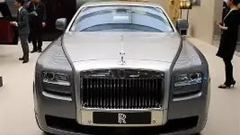 “弗拉格手势引热议：赛后解释引发讨论，究竟是在享受比赛还是隐藏其他含义？”